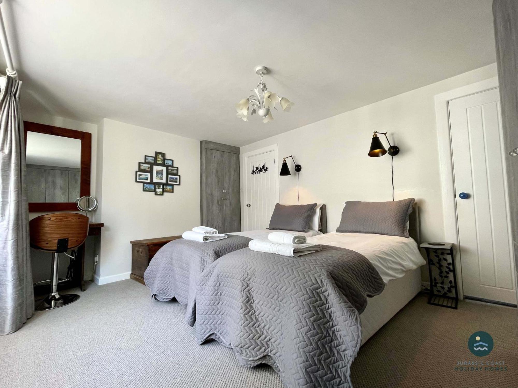 Cobb Cottage - Harbourside, stylish, sleeps 5 Weymouth Exteriör bild